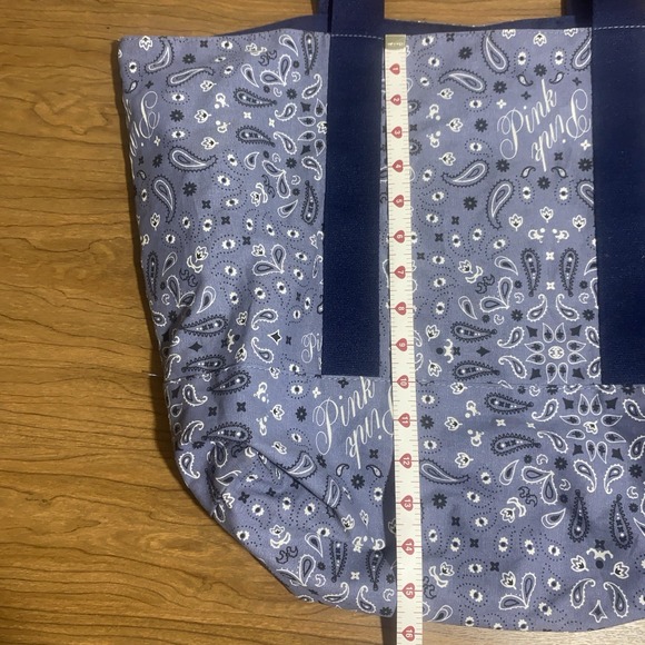 VICTORIA'S SECRET PINK REVERSIBLE CANVAS TRAVEL TOTE BAG Blue PAISLEY Reg. $50 - Picture 2 of 10